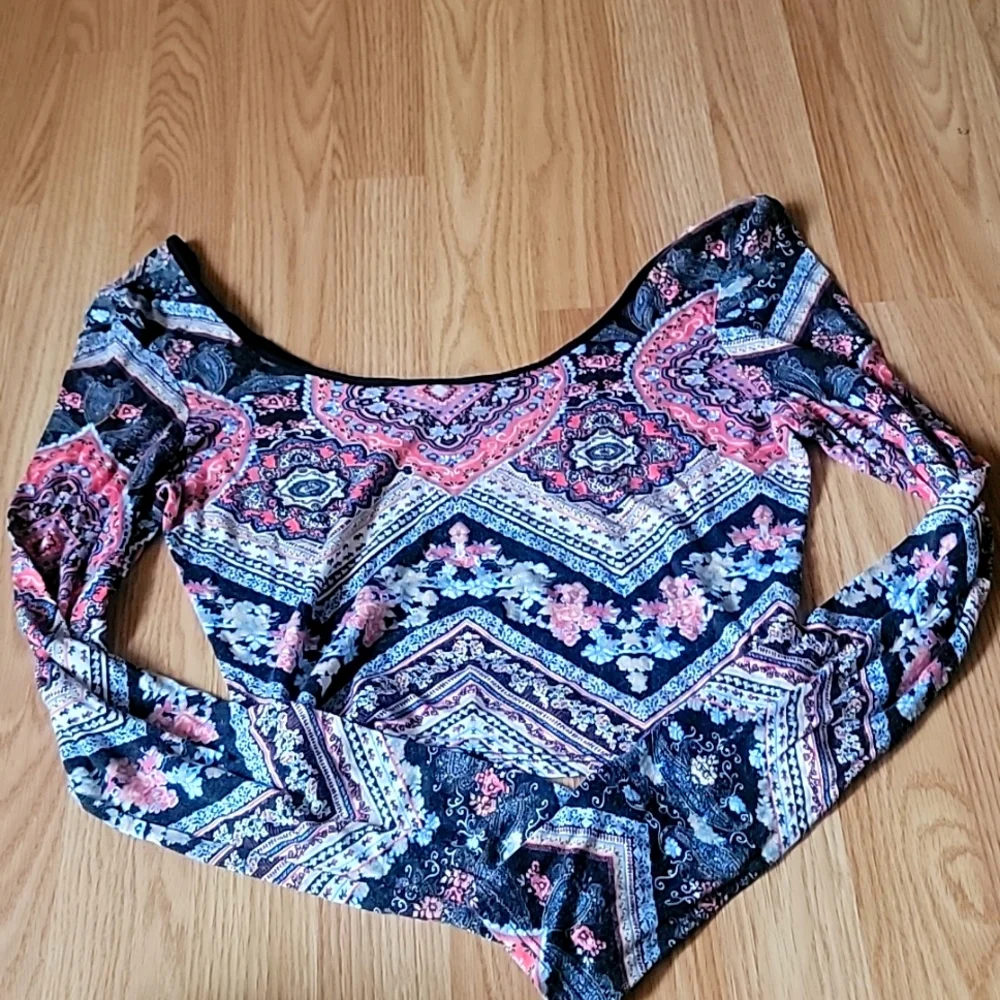 Long sleeve crop top